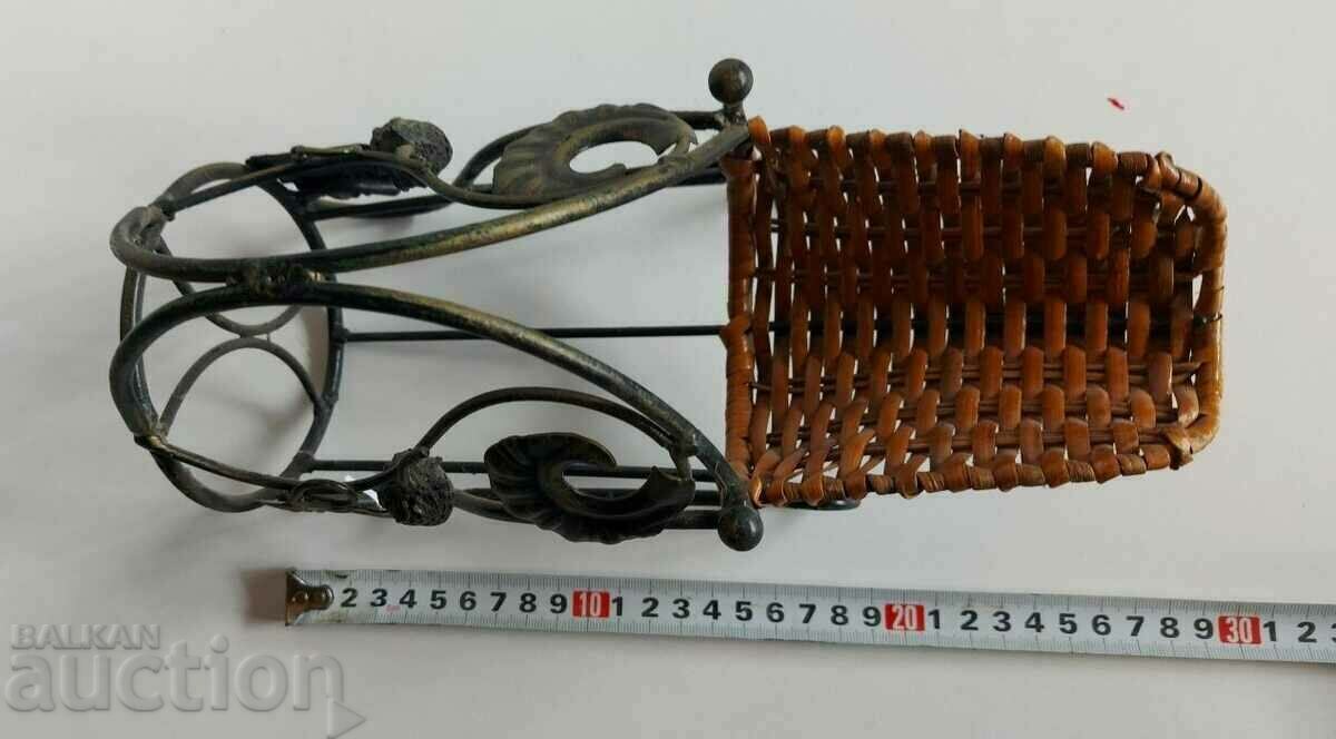 . WINE BOTTLE HOLDER DECORATED WITH LEAVES with price 19.00 BGN | € 9.71 . WINE BOTTLE HOLDER DECORATED WITH LEAVES with price 19.00 BGN | € 9.71