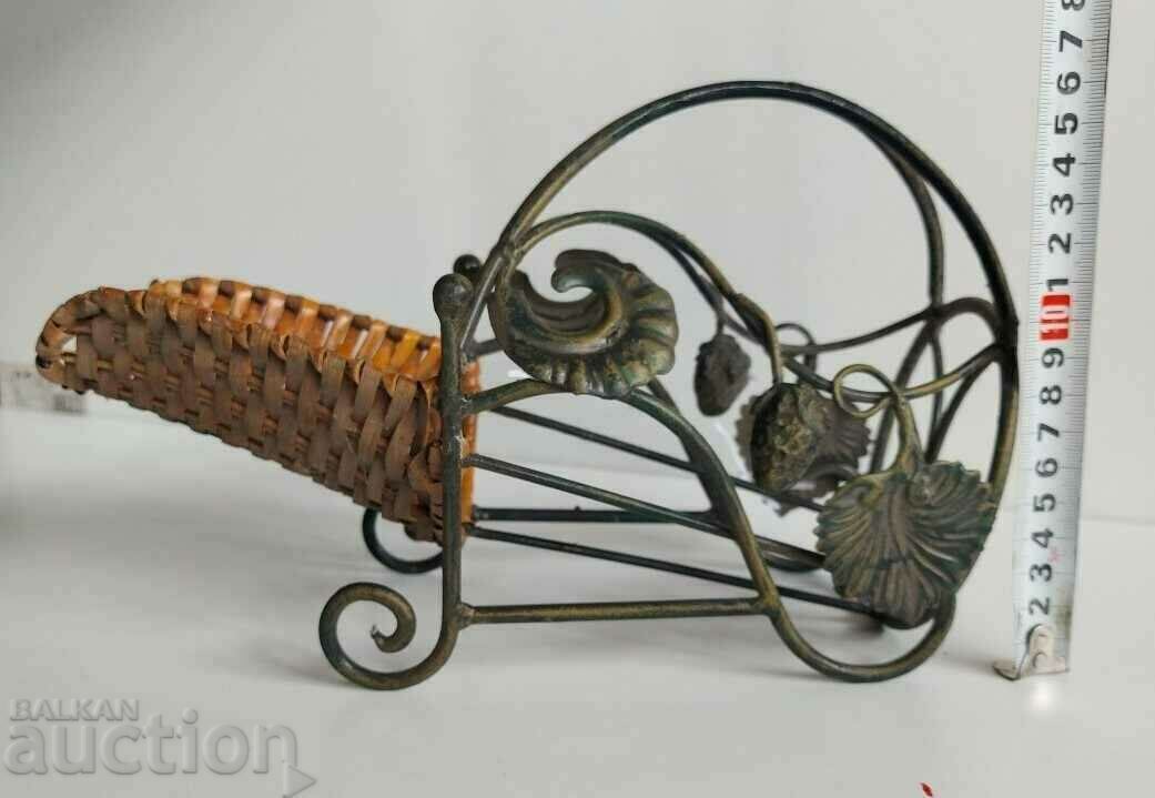 Auction . WINE BOTTLE HOLDER DECORATED WITH LEAVES Auction . WINE BOTTLE HOLDER DECORATED WITH LEAVES