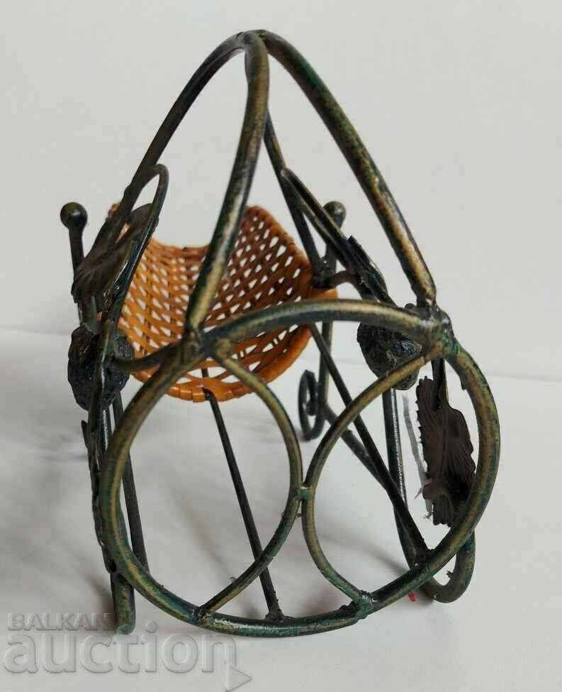 Delivery of . WINE BOTTLE HOLDER DECORATED WITH LEAVES Delivery of . WINE BOTTLE HOLDER DECORATED WITH LEAVES