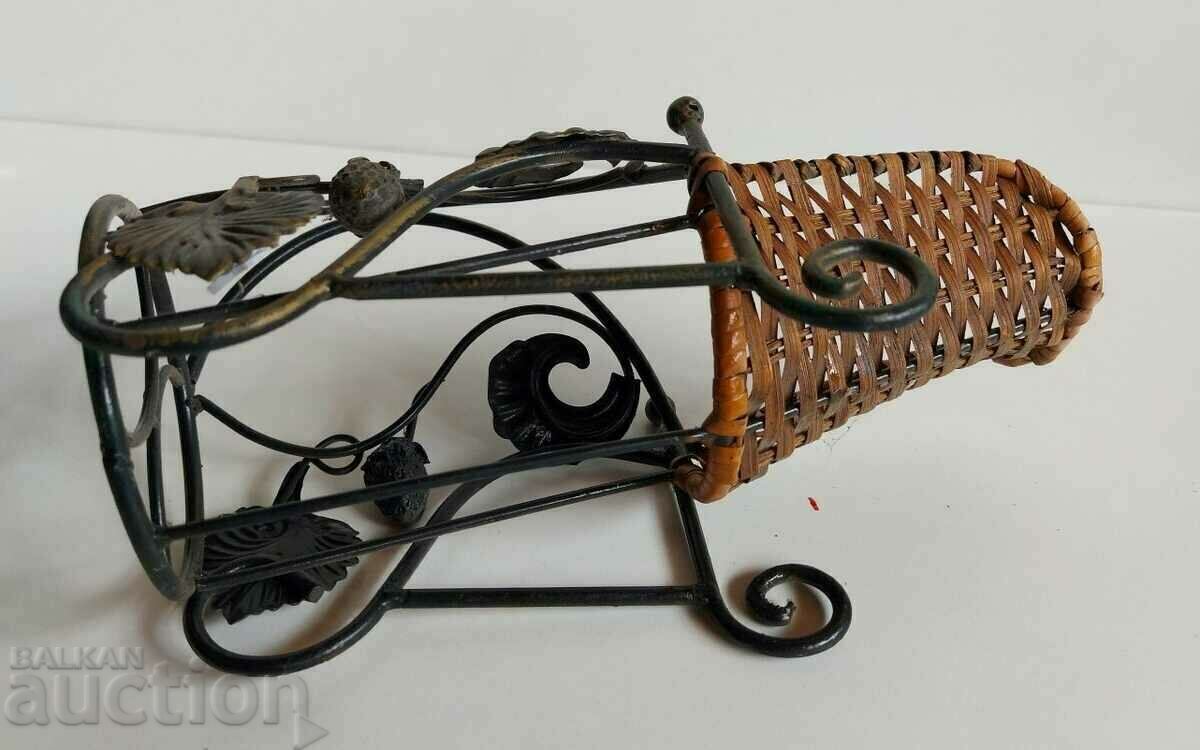 . WINE BOTTLE HOLDER DECORATED WITH LEAVES - 5 . WINE BOTTLE HOLDER DECORATED WITH LEAVES - 5