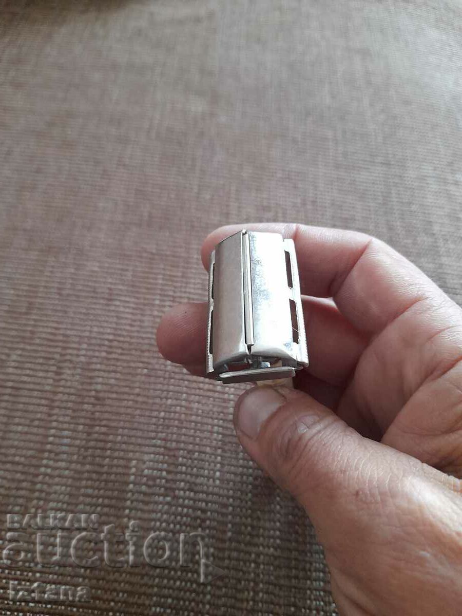 Δημοπρασία Ένα παλιό ξυράφι Δημοπρασία Ένα παλιό ξυράφι