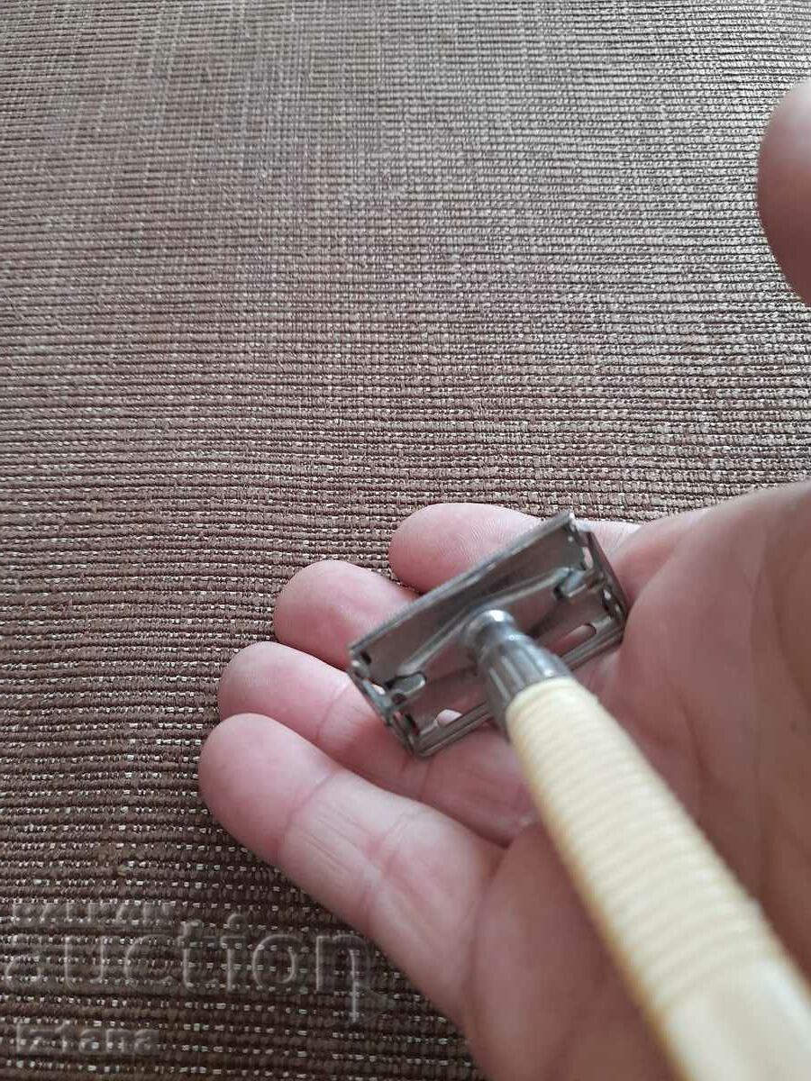 Ένα παλιό ξυράφι - 5 Ένα παλιό ξυράφι - 5