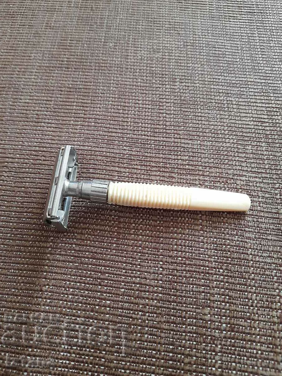 An old razor