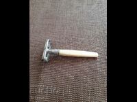 An old razor