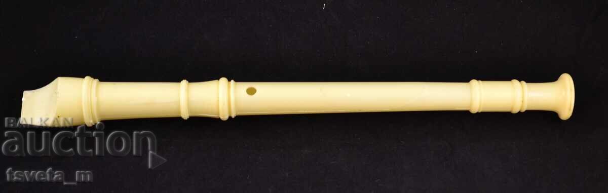 Plastic white block flute with price 10.00 BGN | € 5.11 Plastic white block flute with price 10.00 BGN | € 5.11