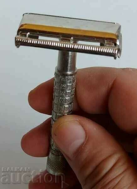 Delivery of .FRATERNAL LABOR SOCIAL RAZOR WITH INTERCHANGEABLE BLADES Delivery of .FRATERNAL LABOR SOCIAL RAZOR WITH INTERCHANGEABLE BLADES