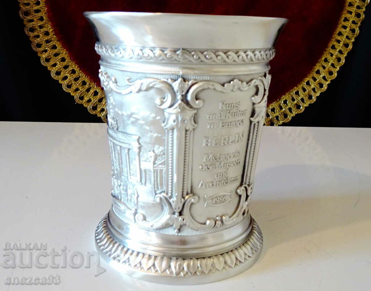 Delivery of WMF pewter bowl, mug, Brandenburg Gate, Palace Delivery of WMF pewter bowl, mug, Brandenburg Gate, Palace