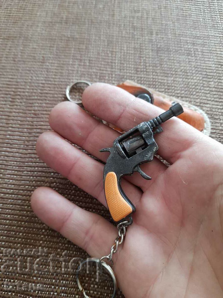 Auction Old key chain Pistol Auction Old key chain Pistol
