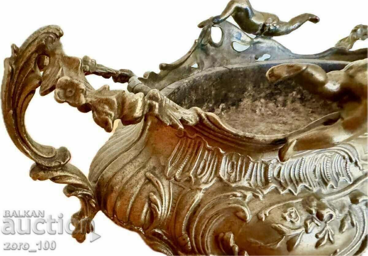 Licitație Jardiniera antică, bronz Licitație Jardiniera antică, bronz