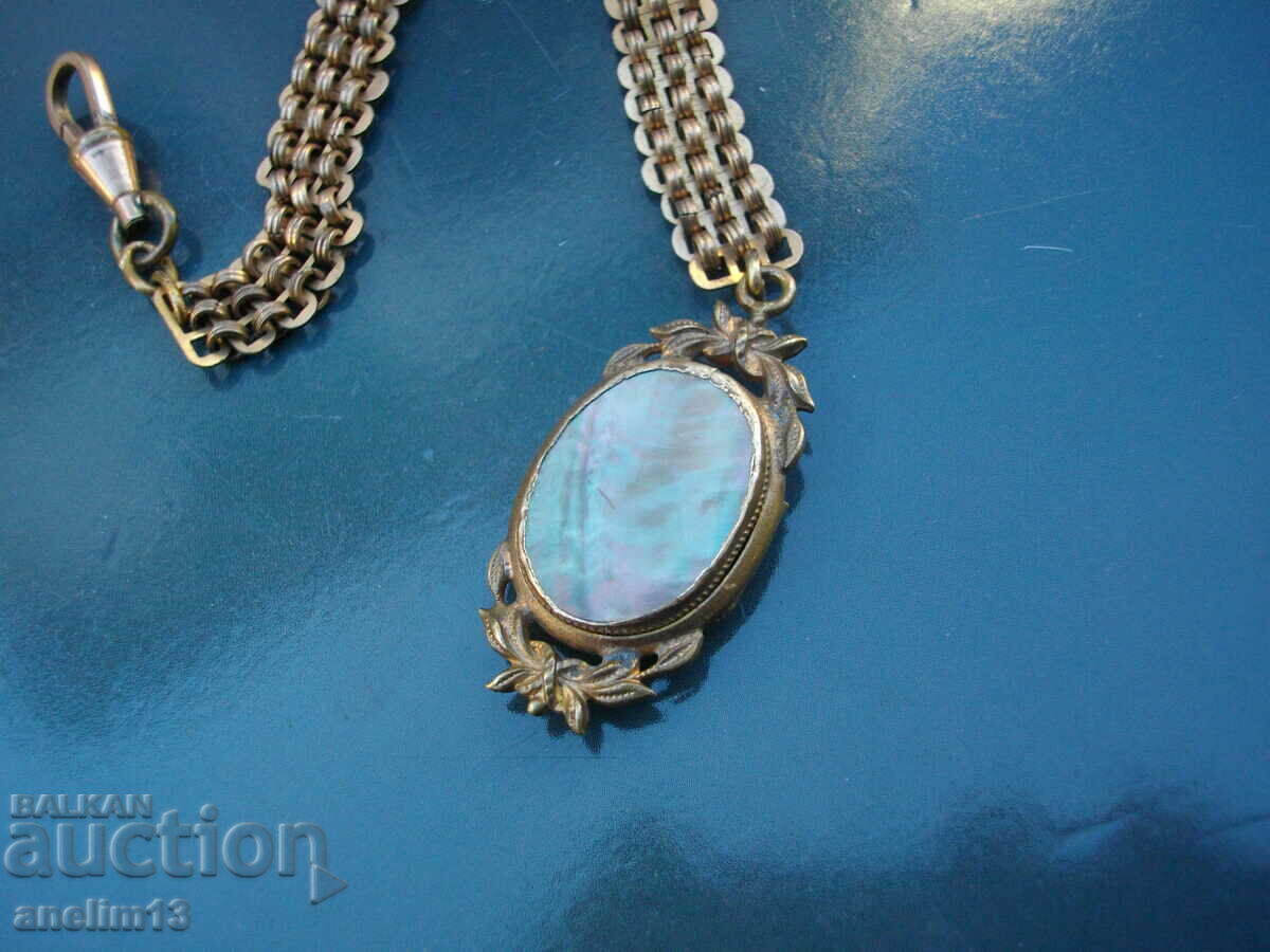 AN OLD GOLD PENDANT PENDANT PICTURE BOX - 7 AN OLD GOLD PENDANT PENDANT PICTURE BOX - 7