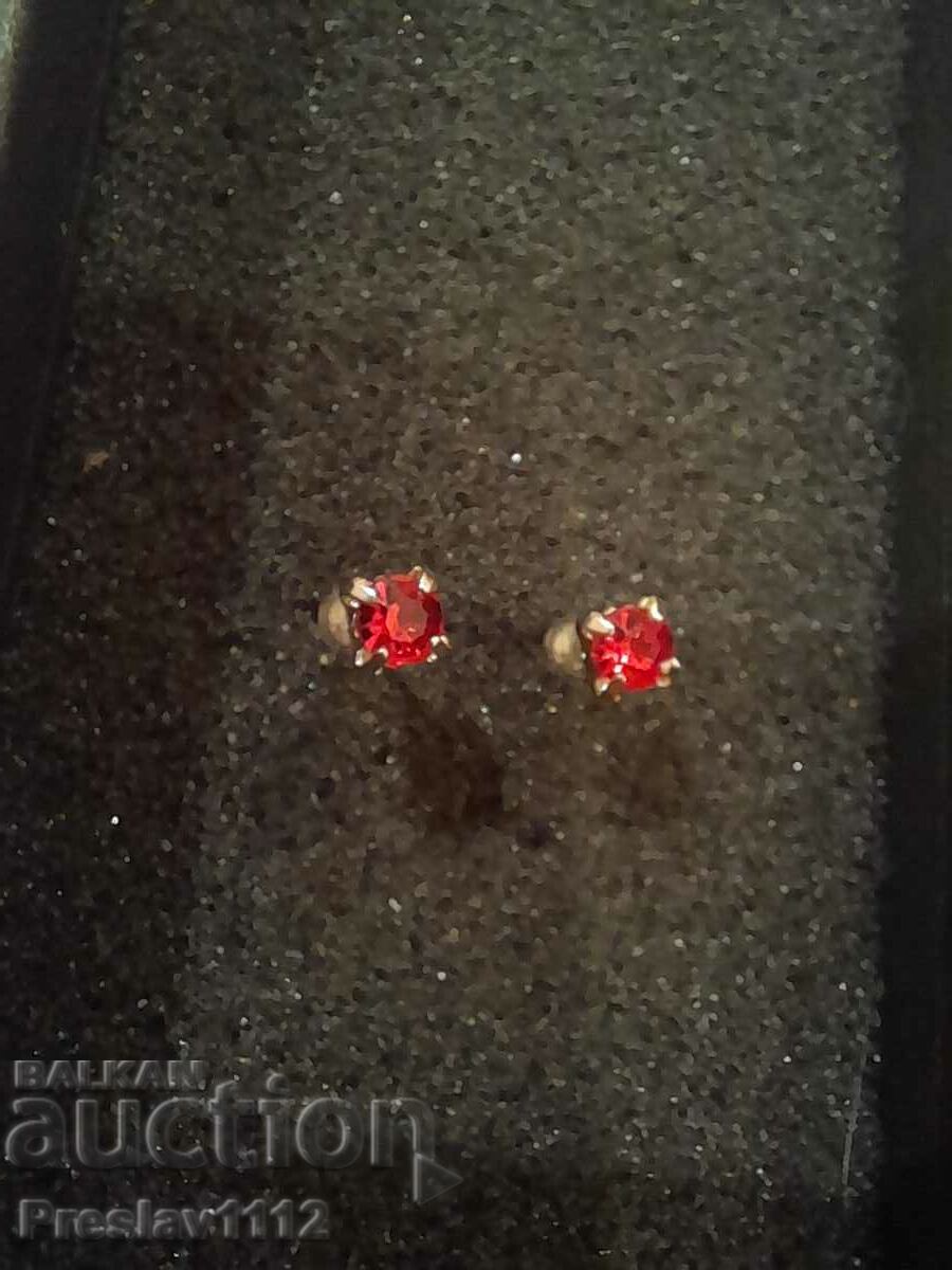 Earrings with Garnet 4mm