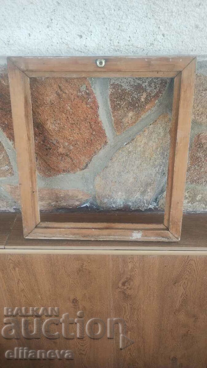 Old wooden picture frame 35/32/5cm with price 20.00 BGN | € 10.23 Old wooden picture frame 35/32/5cm with price 20.00 BGN | € 10.23
