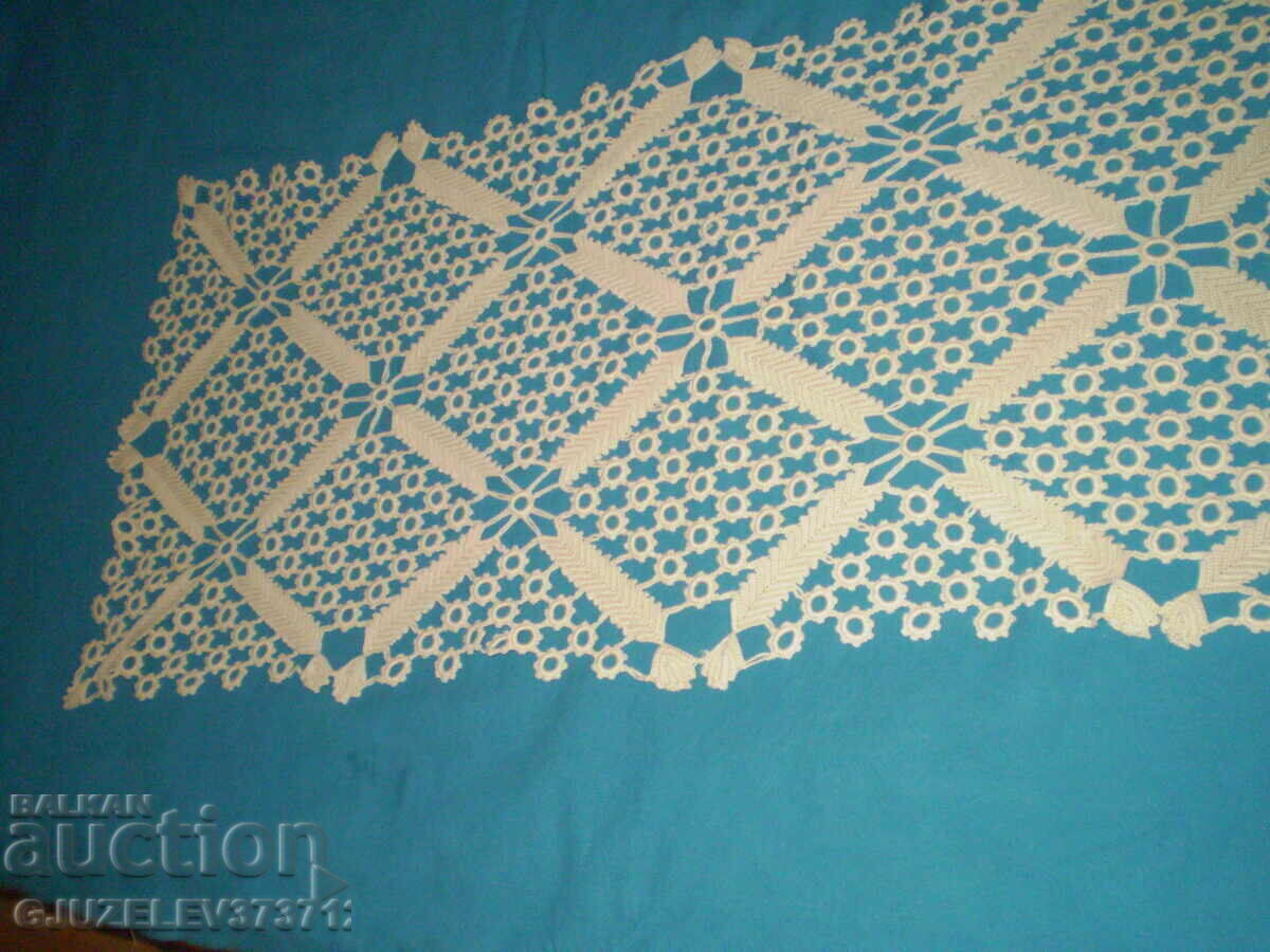 Auction 19th century hand crocheted cotton tablecloth Auction 19th century hand crocheted cotton tablecloth