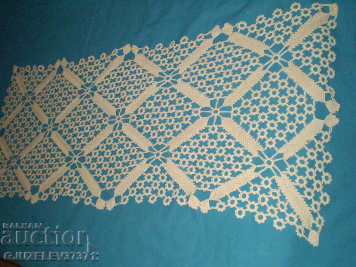 Delivery of 19th century hand crocheted cotton tablecloth Delivery of 19th century hand crocheted cotton tablecloth