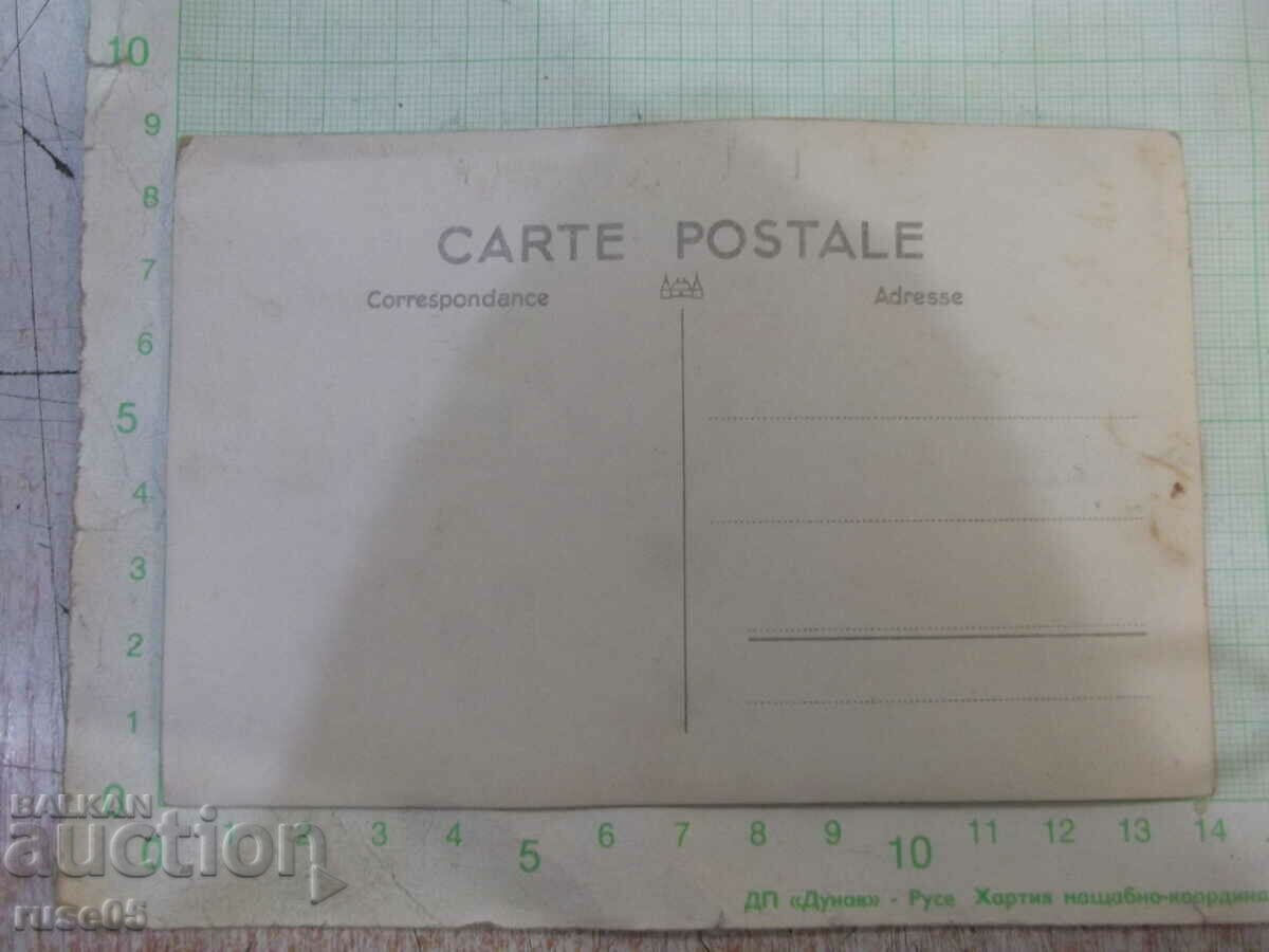 Παλιά φωτογραφία δύο ανδρών και ενός μικρού κοριτσιού μπροστά από μια γέφυρα με τιμή 5.00 BGN | € 2.56