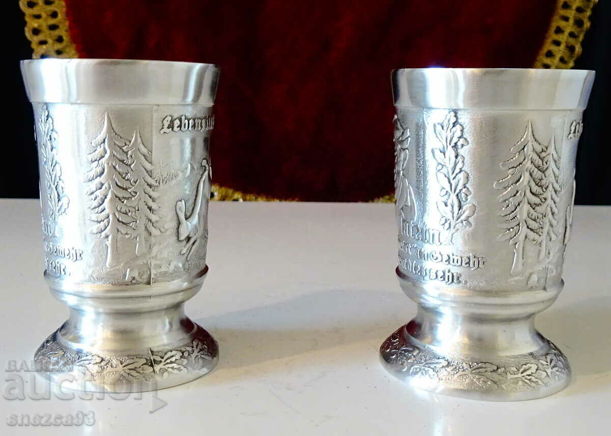 Cești de cositor pe picior, Vânător, iepure cu preț 58.00 BGN | € 29.65 Cești de cositor pe picior, Vânător, iepure cu preț 58.00 BGN | € 29.65