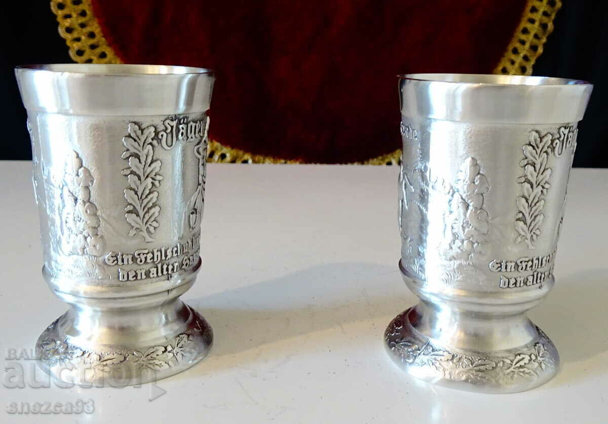 Livrarea Cești de cositor pe picior, Vânător, iepure Livrarea Cești de cositor pe picior, Vânător, iepure