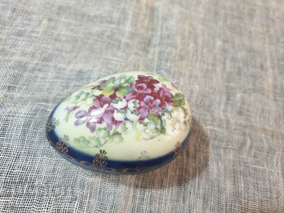 Egg-shaped porcelain jewelry box with price 25.00 BGN | € 12.78 Egg-shaped porcelain jewelry box with price 25.00 BGN | € 12.78