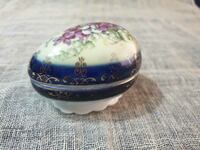 Egg-shaped porcelain jewelry box