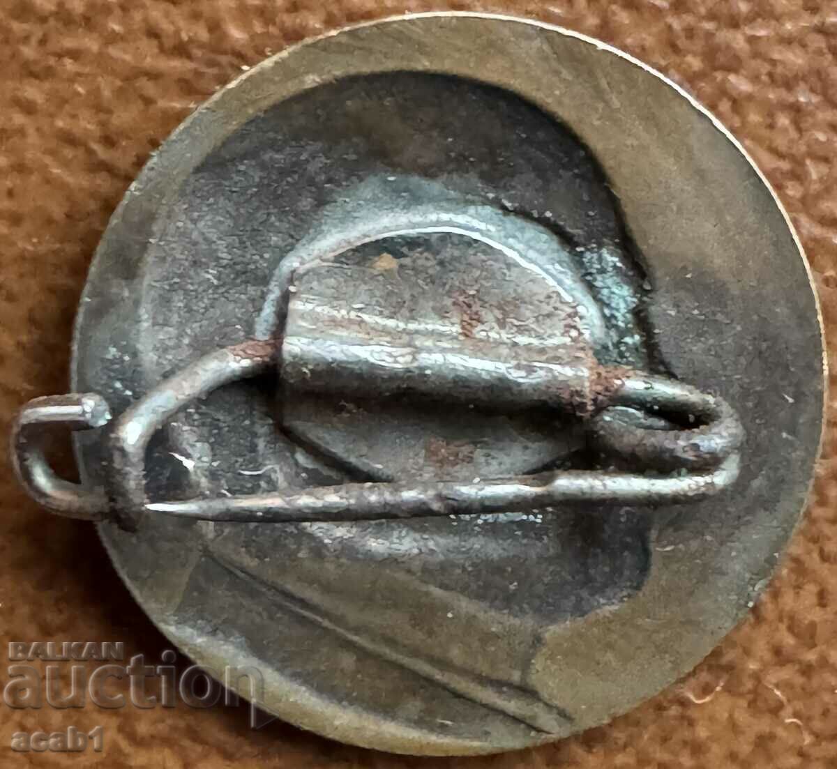 Badge Ernst Thalmann/ERNST THALMANN with price 9.99 BGN | € 5.11 Badge Ernst Thalmann/ERNST THALMANN with price 9.99 BGN | € 5.11