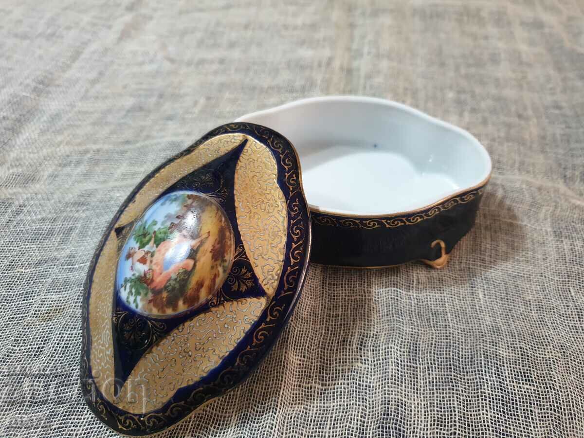 Auction Porcelain Cobalt Jewellery Auction Porcelain Cobalt Jewellery