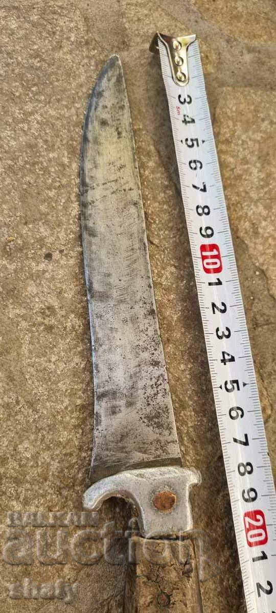 Un cuțit vechi. Cap de leu cu preț 95.00 BGN | € 48.57 Un cuțit vechi. Cap de leu cu preț 95.00 BGN | € 48.57