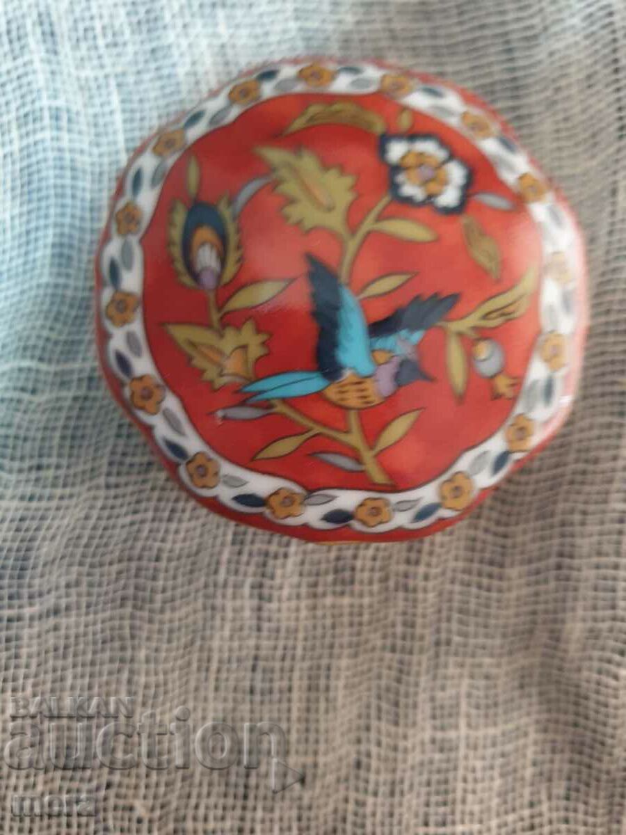 A small porcelain Japanese jewelry box with price 25.00 BGN | € 12.78 A small porcelain Japanese jewelry box with price 25.00 BGN | € 12.78