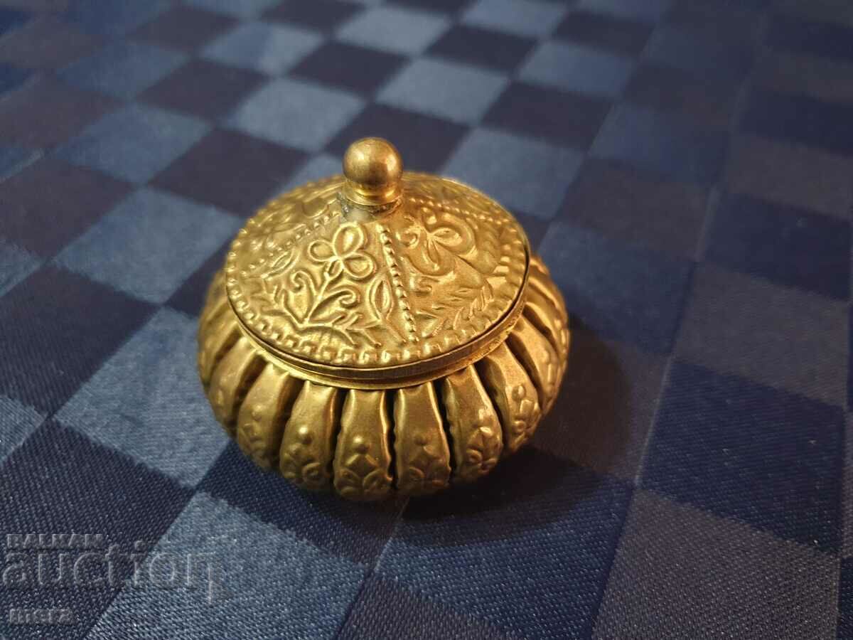 Small brass richly inlaid box with price 27.00 BGN | € 13.80 Small brass richly inlaid box with price 27.00 BGN | € 13.80
