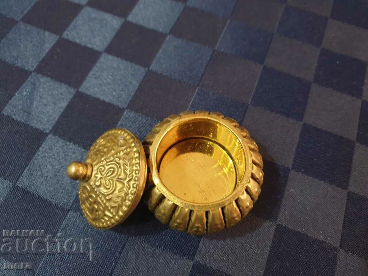 Delivery of Small brass richly inlaid box Delivery of Small brass richly inlaid box