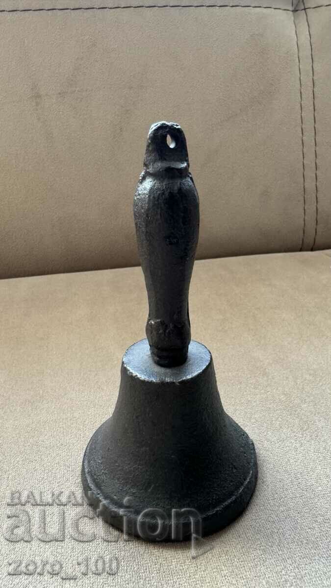 Δημοπρασία Μαντεμένιο κουδούνι 12 cm. Δημοπρασία Μαντεμένιο κουδούνι 12 cm.