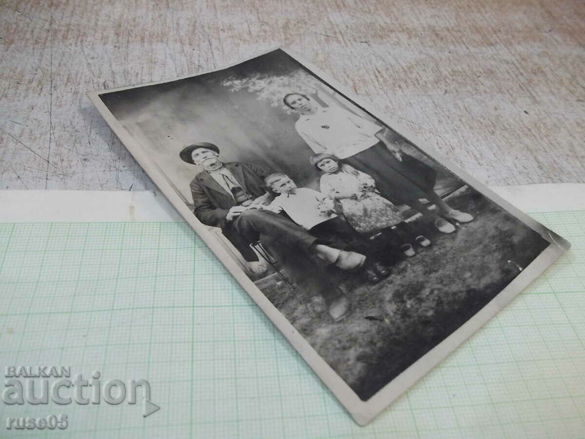 Auction  An old photo of a grandfather with his daughter and two grandchildren