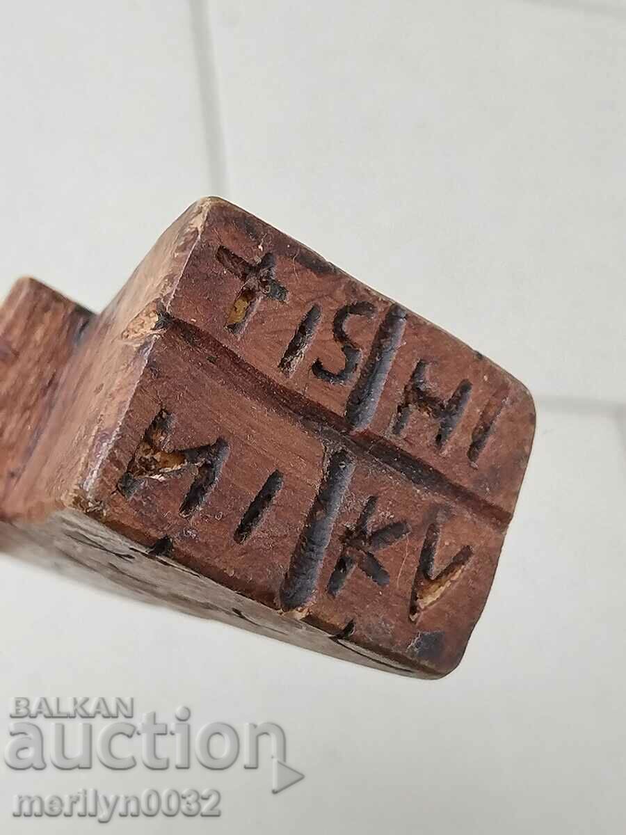 Delivery of Cross wood seal for pita prosphorus inscriptions are in Romanian