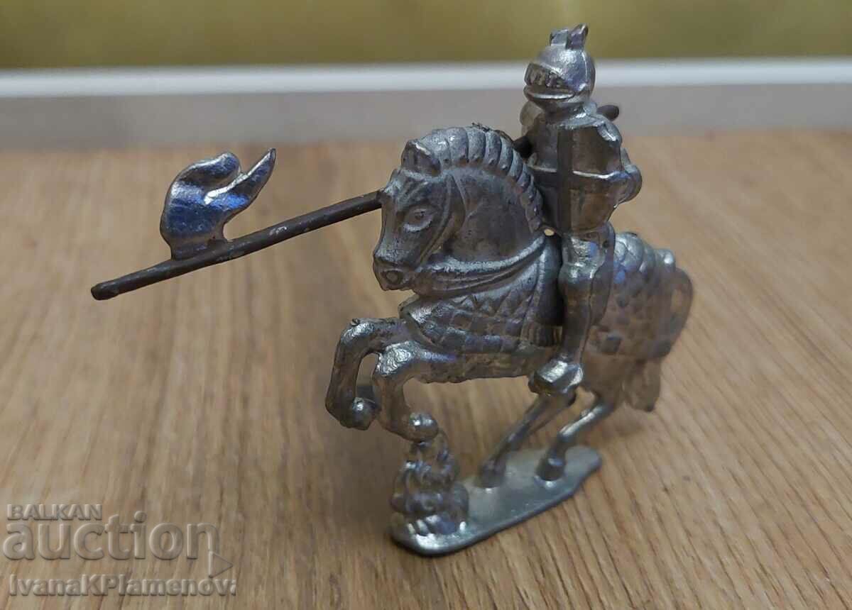 Delivery of A lead figurine for collectors Delivery of A lead figurine for collectors