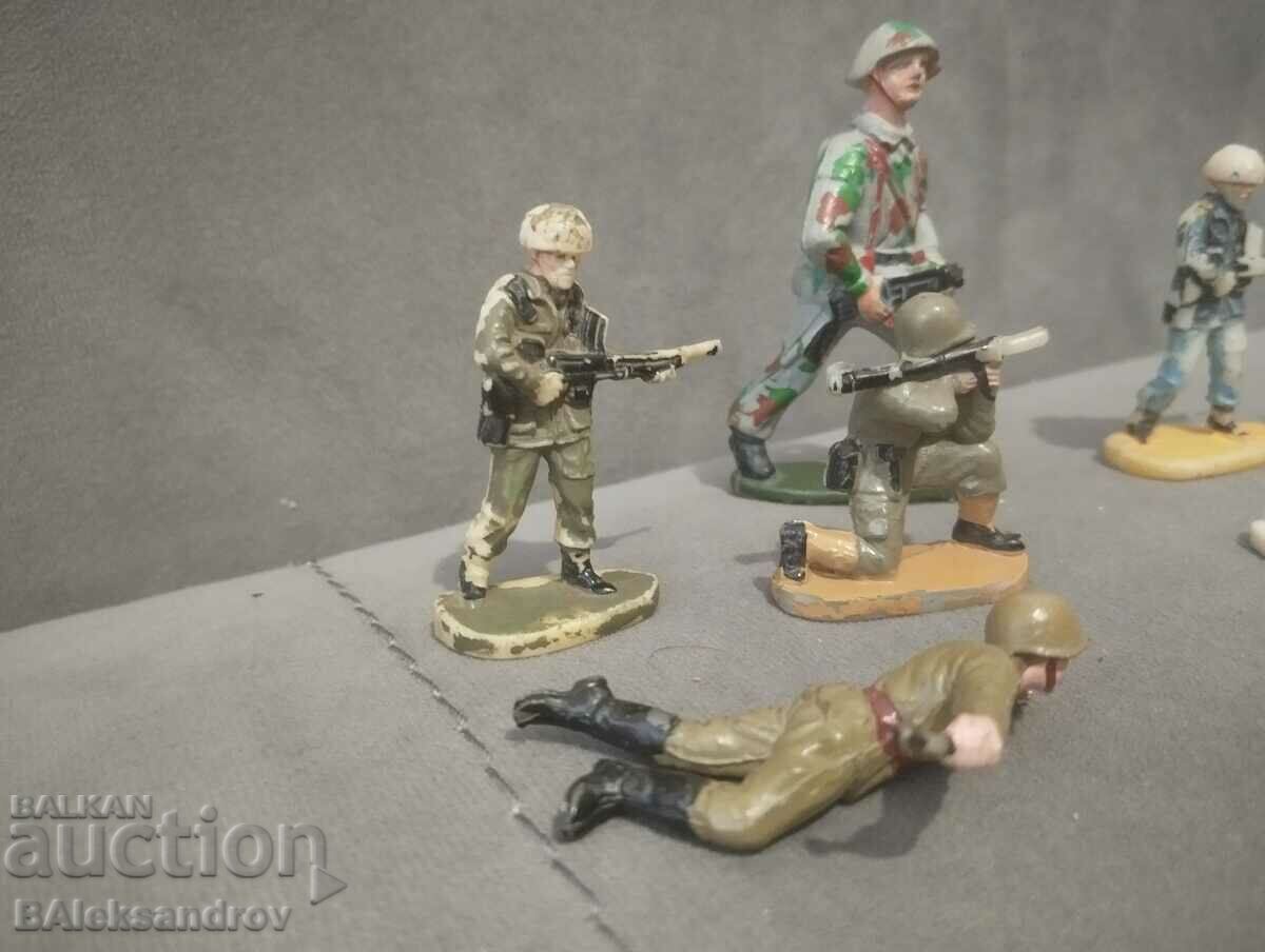Лот рисуван цветни фигури войници - 5 Лот рисуван цветни фигури войници - 5