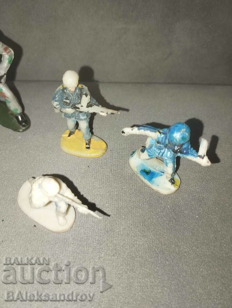 Лот рисуван цветни фигури войници - 6 Лот рисуван цветни фигури войници - 6