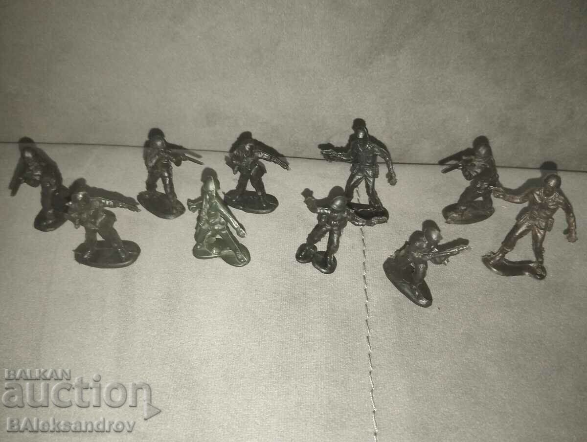 Lot of old figures soldiers dark green - 5 Lot of old figures soldiers dark green - 5