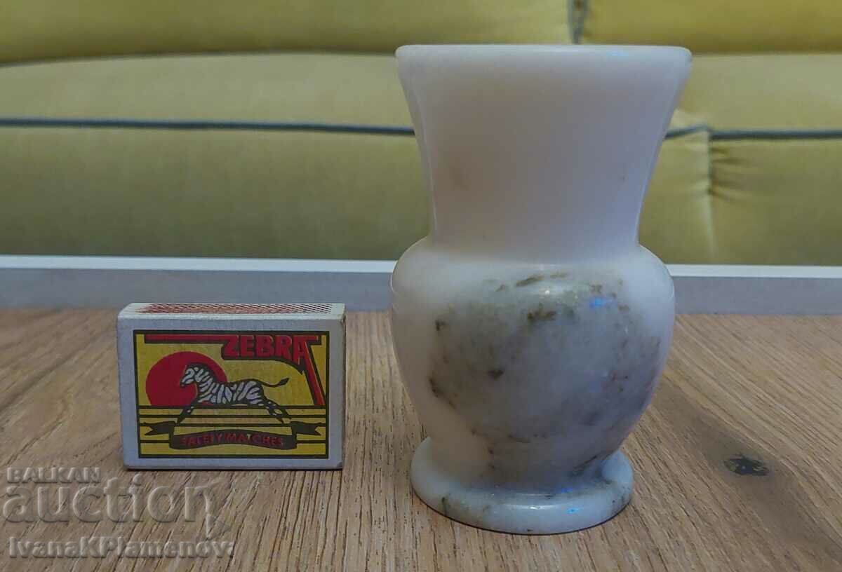 O vază mică de marmură - 5