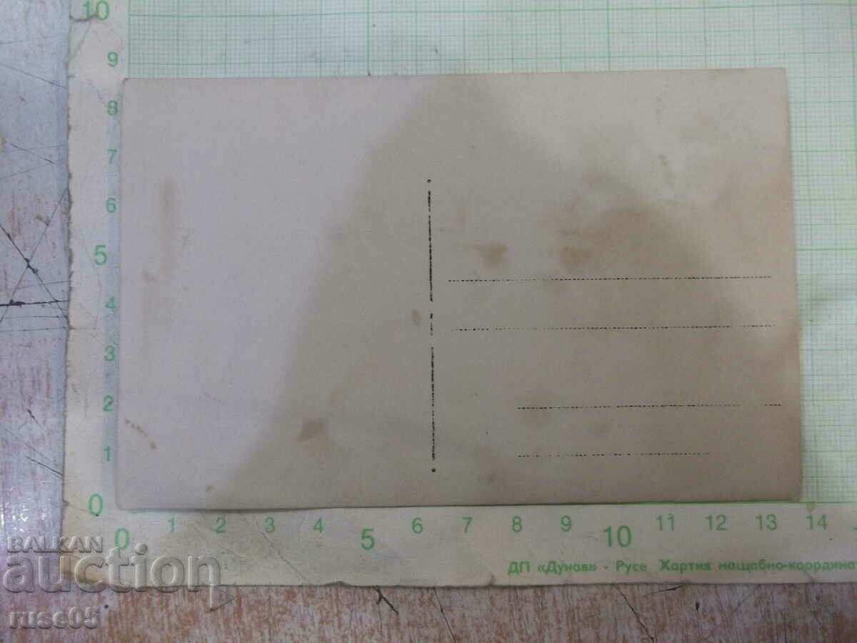 Φωτογραφία παλιά ανάμνηση μιας γυναίκας που κάθεται σε μια καρέκλα με τιμή 3.00 BGN | € 1.53 Φωτογραφία παλιά ανάμνηση μιας γυναίκας που κάθεται σε μια καρέκλα με τιμή 3.00 BGN | € 1.53