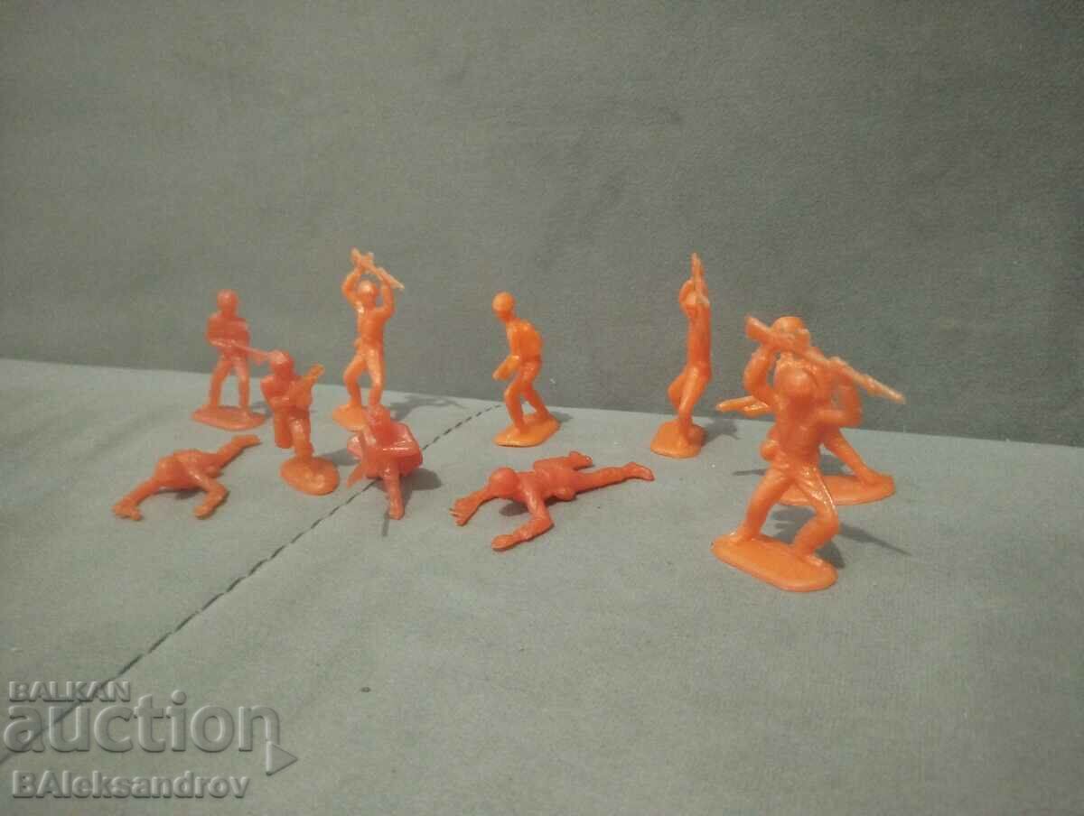 Lot of old figures soldiers orange with price 15.00 BGN | € 7.67