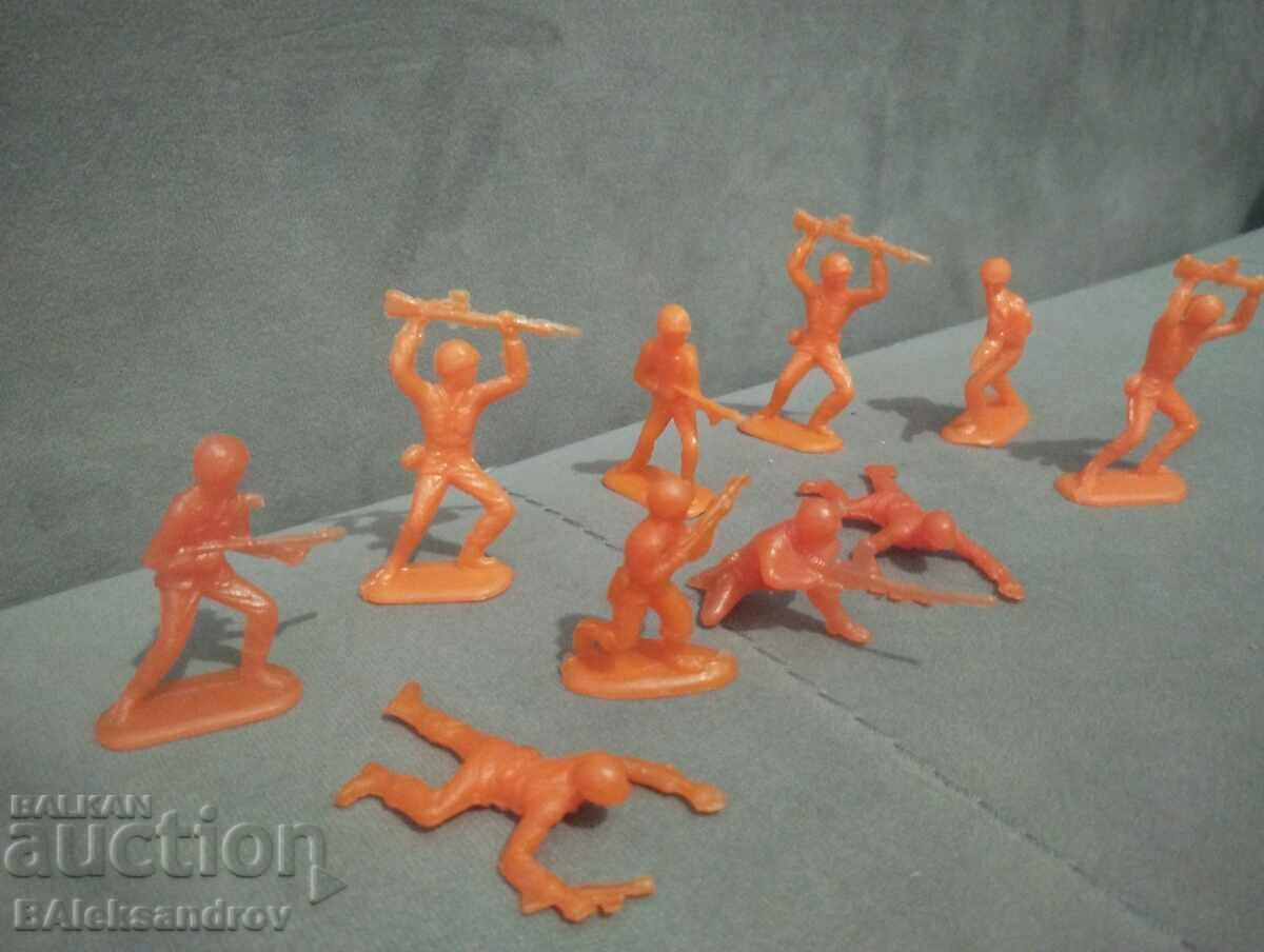 Auction  Lot of old figures soldiers orange