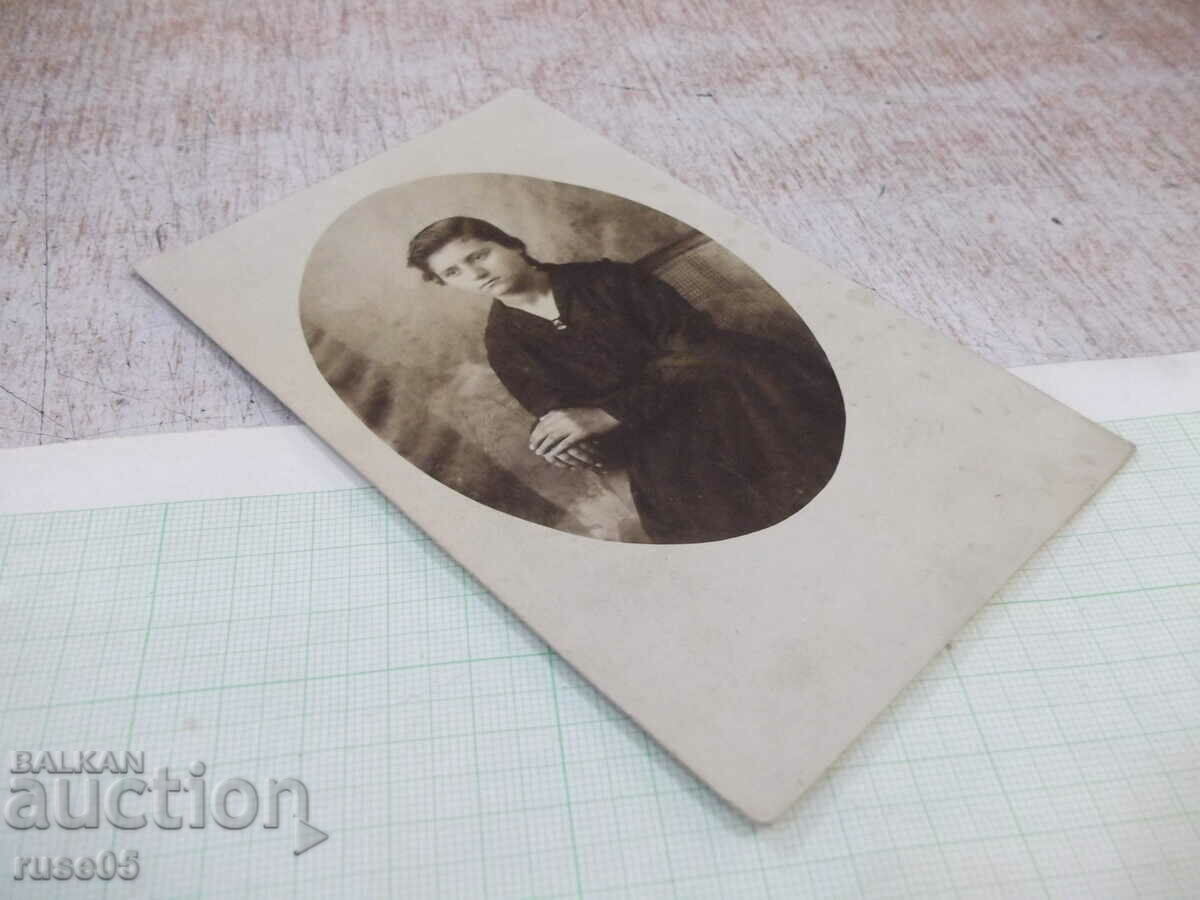 Δημοπρασία Φωτογραφία παλιά ανάμνηση μιας γυναίκας που κάθεται σε μια καρέκλα - 1 Δημοπρασία Φωτογραφία παλιά ανάμνηση μιας γυναίκας που κάθεται σε μια καρέκλα - 1