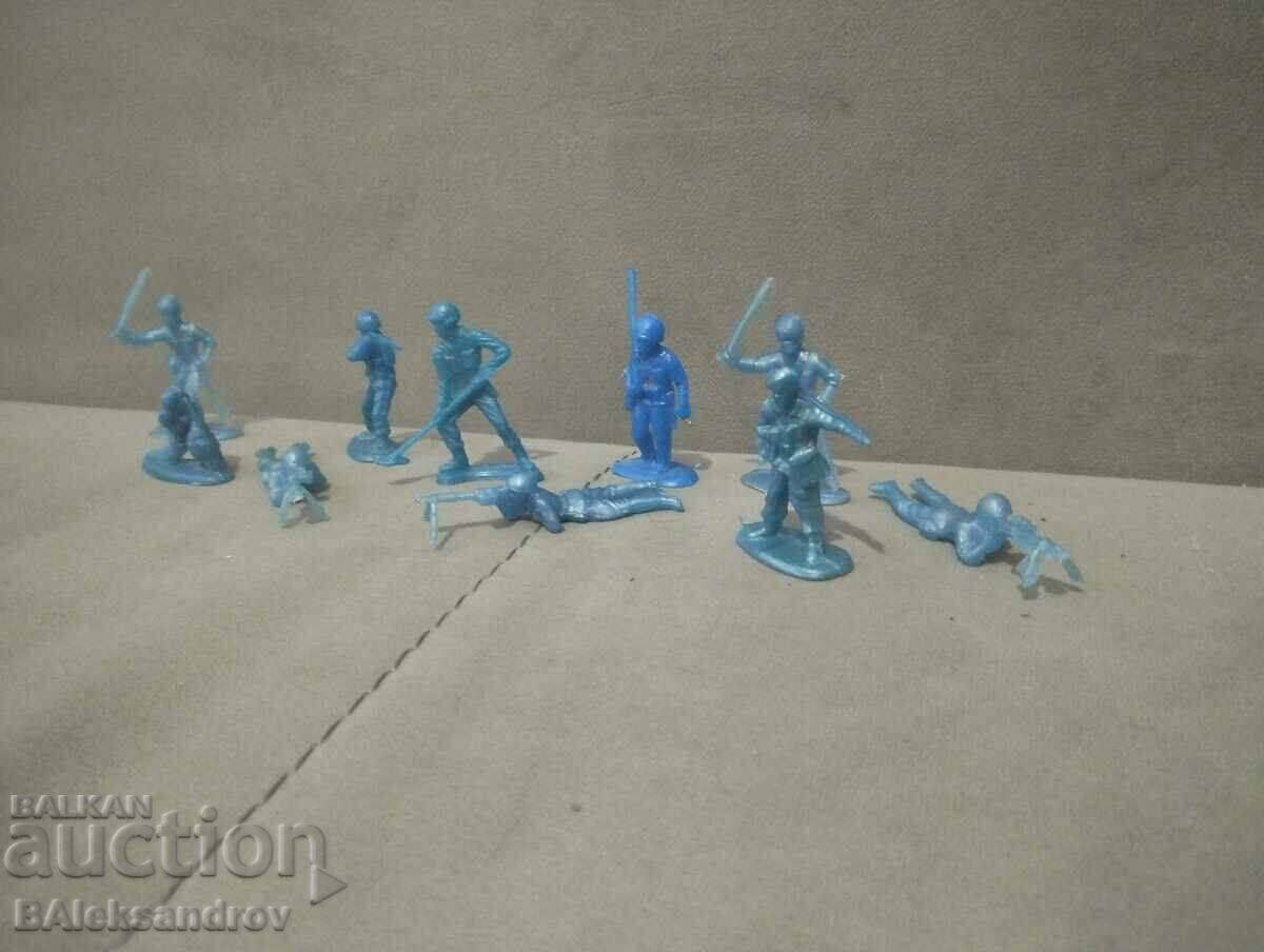 Auction  Lot of old figures soldiers blue