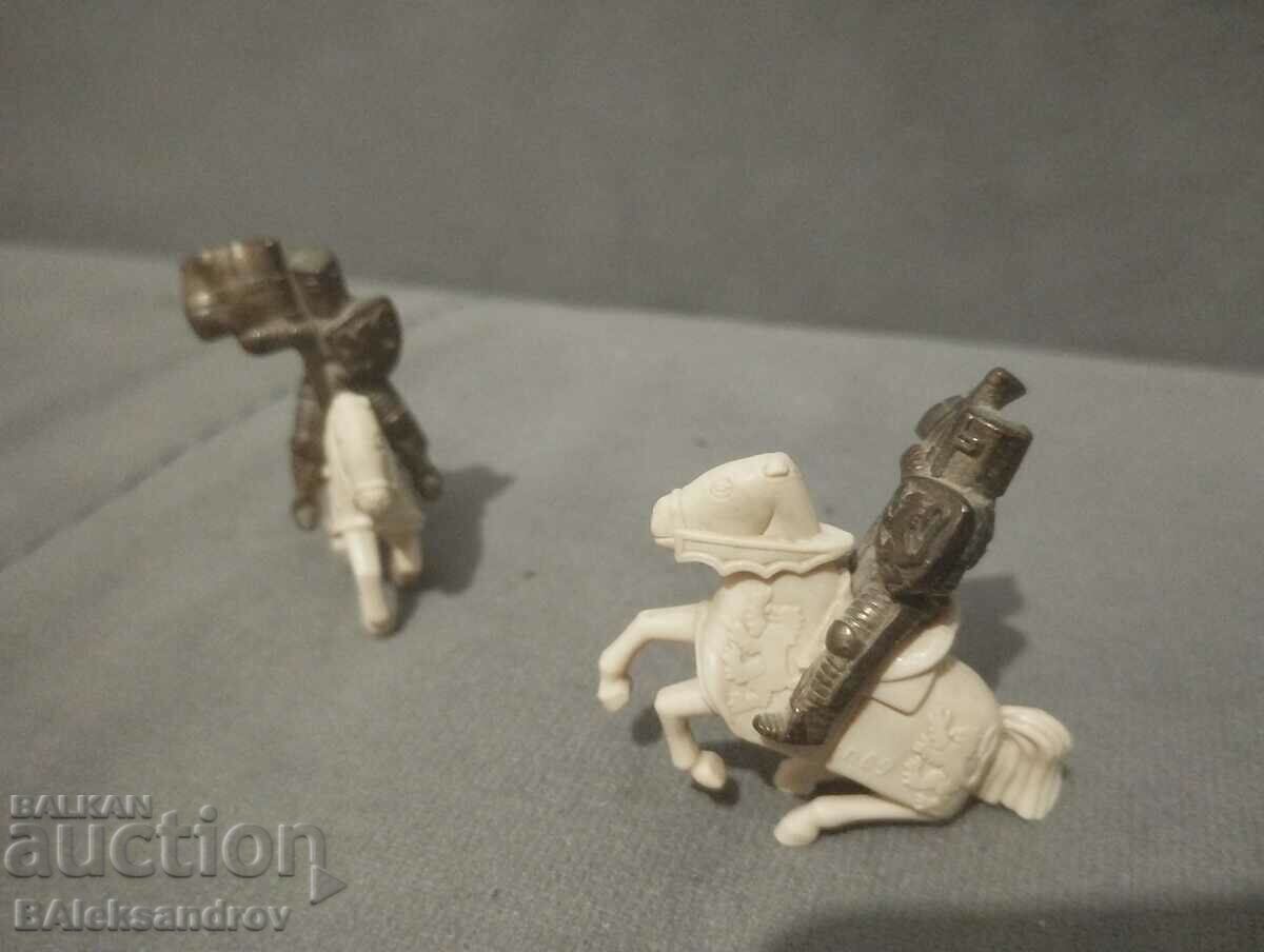 Стари редки играчки от шоколадови яица с цена 32.00 лв. | € 16.36 Стари редки играчки от шоколадови яица с цена 32.00 лв. | € 16.36