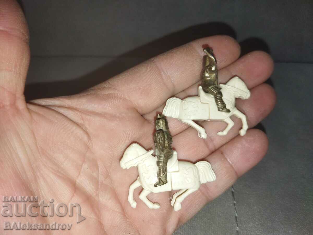 Доставка на Стари редки играчки от шоколадови яица Доставка на Стари редки играчки от шоколадови яица