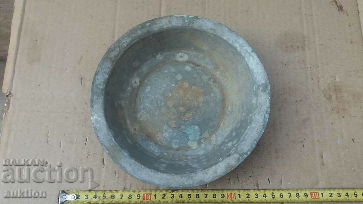 Auction WROUGHT RENAISSANCE PLATE, PLATE, COPPER TRAY Auction WROUGHT RENAISSANCE PLATE, PLATE, COPPER TRAY