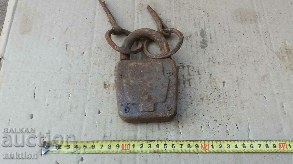 Licitație LACAT VECHI MASSIV MARE Licitație LACAT VECHI MASSIV MARE