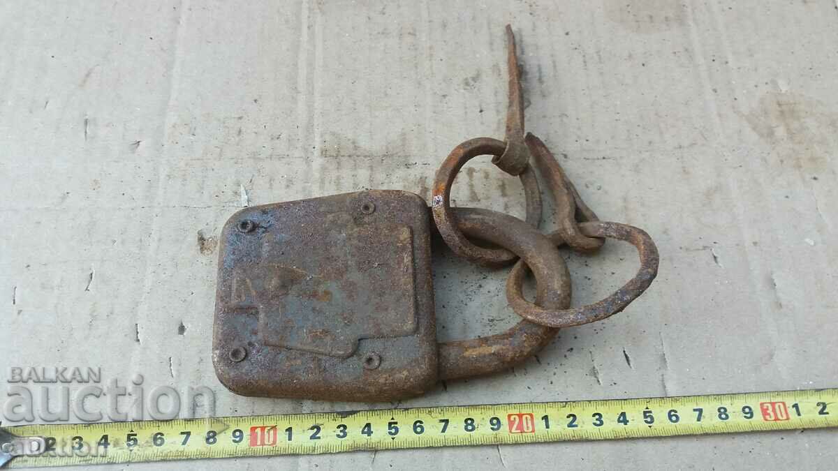 Livrarea LACAT VECHI MASSIV MARE Livrarea LACAT VECHI MASSIV MARE