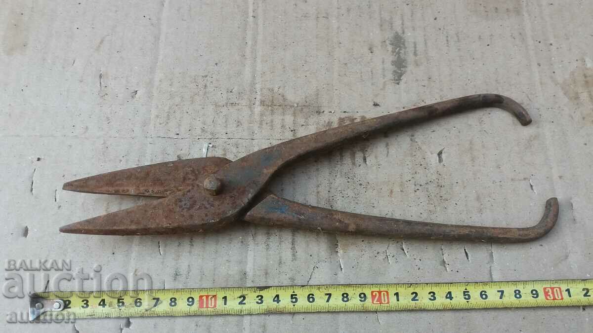 OLD SOLID SCISSORS FOR CUTTING SHEET METAL with price 9.99 BGN | € 5.11 OLD SOLID SCISSORS FOR CUTTING SHEET METAL with price 9.99 BGN | € 5.11
