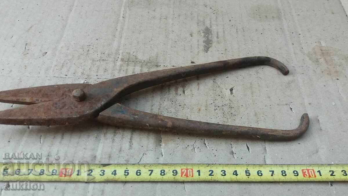 Auction OLD SOLID SCISSORS FOR CUTTING SHEET METAL Auction OLD SOLID SCISSORS FOR CUTTING SHEET METAL