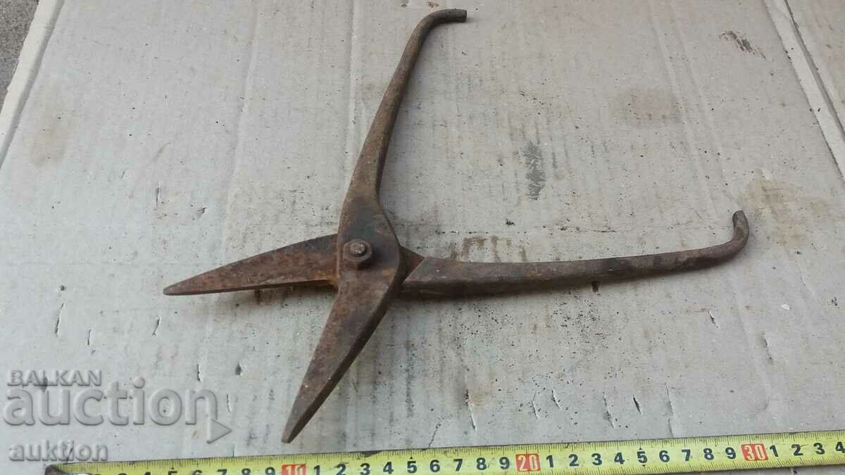 OLD SOLID SCISSORS FOR CUTTING SHEET METAL - 6 OLD SOLID SCISSORS FOR CUTTING SHEET METAL - 6